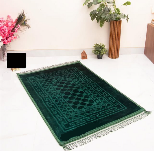 Classic Prayer Mat – Soft, Durable & Elegant Islamic Design | Perfect for Daily Use in UAE